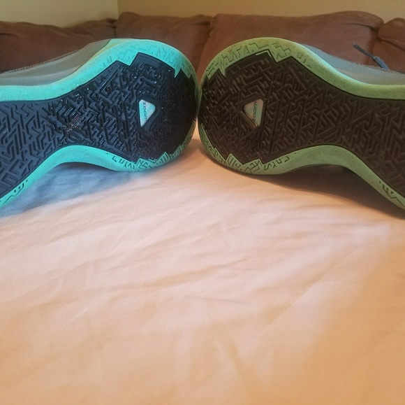 Women's Nike Shoes size 8 - Picture 3 of 4